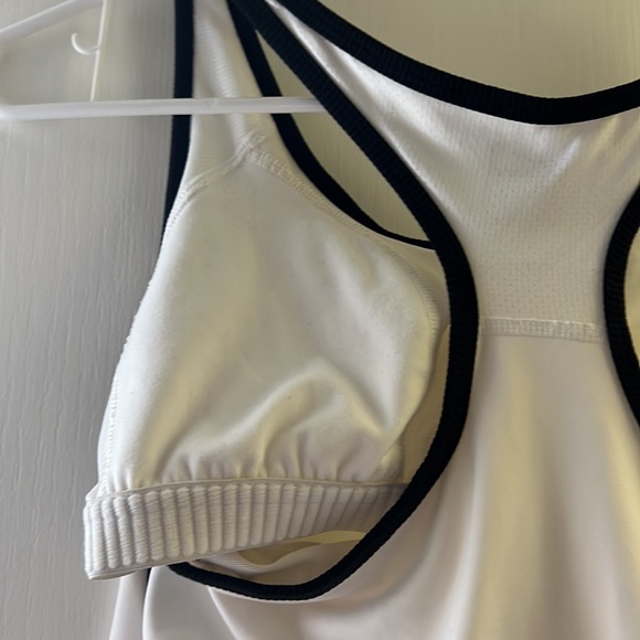 Nike Performance Tank - Picture 4 of 4